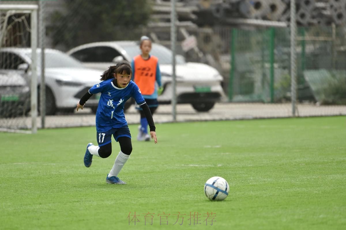 传播女足精神、分享成长经验——女乙联赛球队走进成都中小学校园